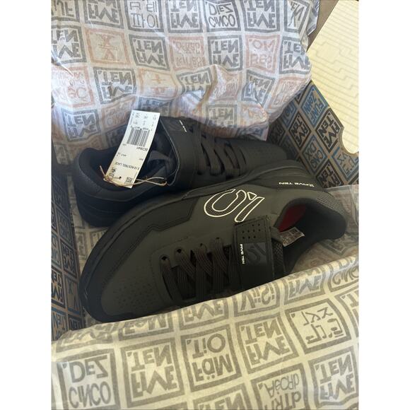 New in box FIVE TEN KESTREL LACE UP SPORT SHOE Men s Size 6.5